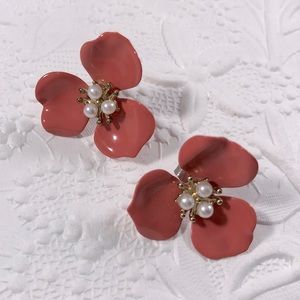 ✨🛍✨ Floral Earrings